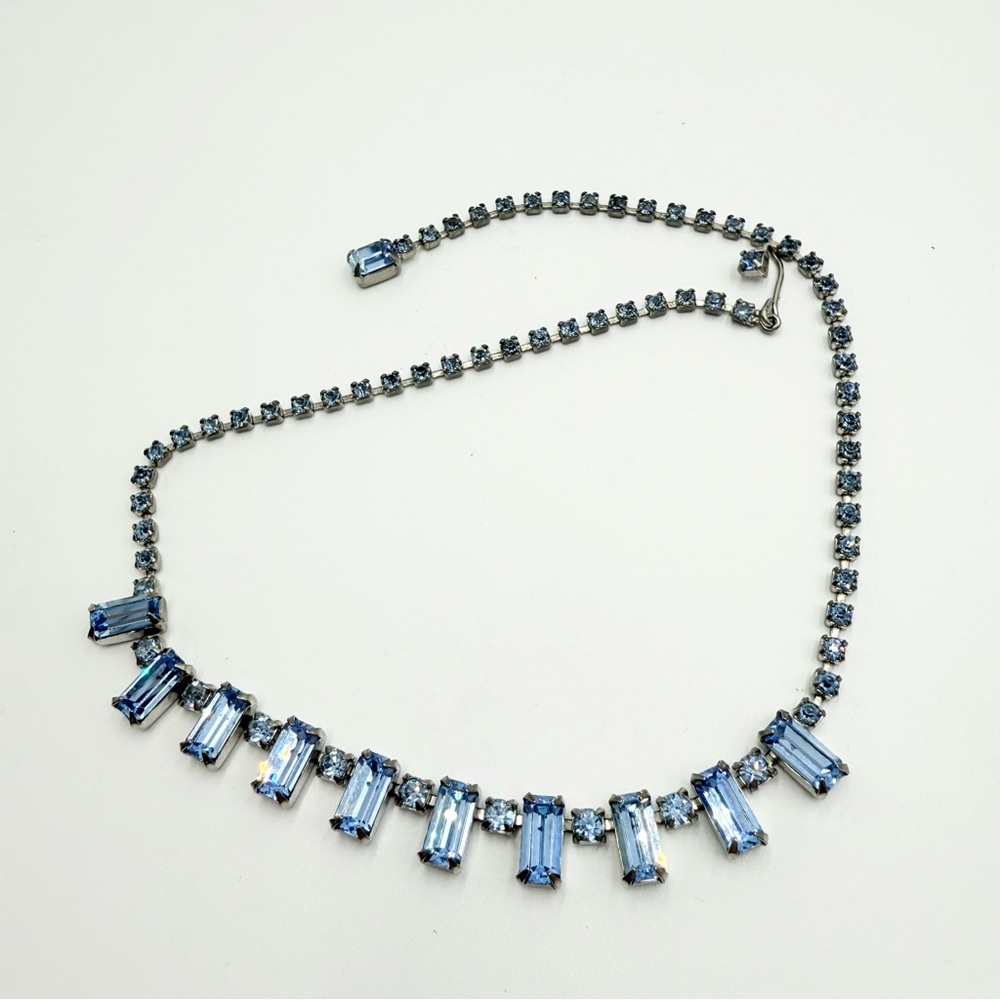 Vintage Weiss Signed Light Dark Blue Rhinestones Necklace - Picture 4 of 7